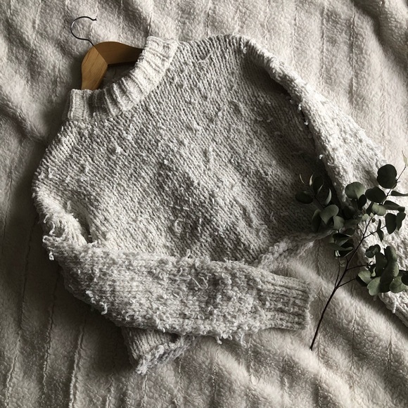 ❌SOLD❌Urban Outfitters Fuzzy Cropped Knit - Picture 3 of 7